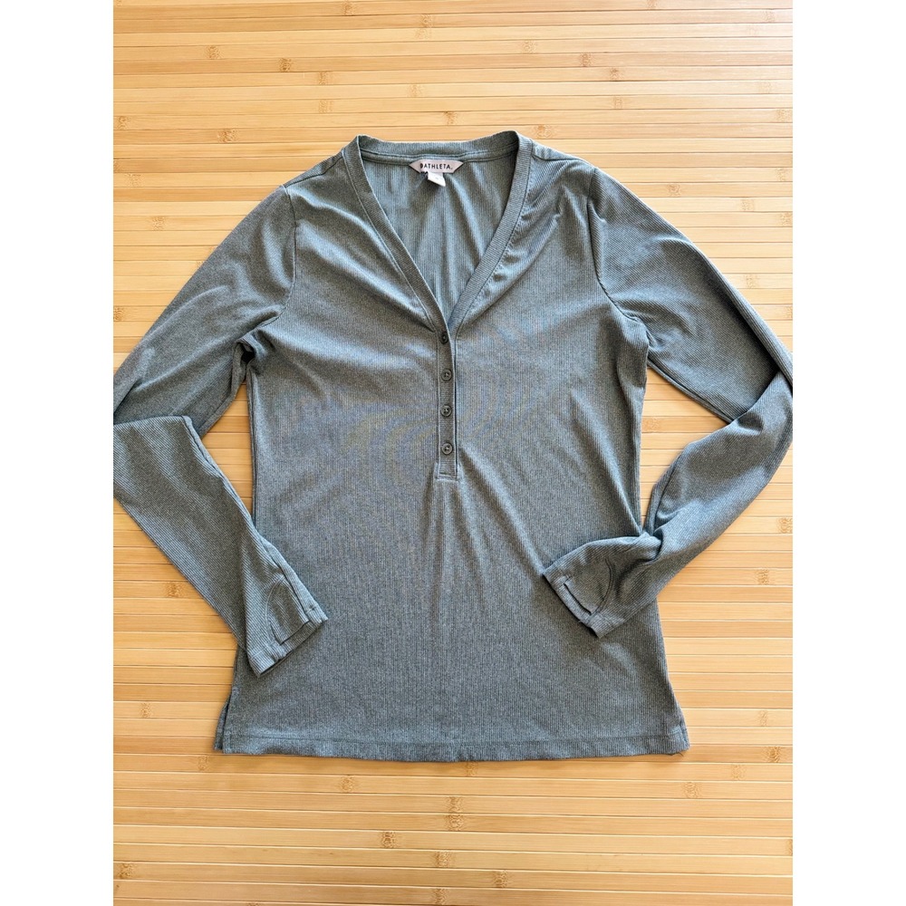 Athleta Uptempo Ribbed Henley Top Medium Sage Green Long Sleeve Thumbholes